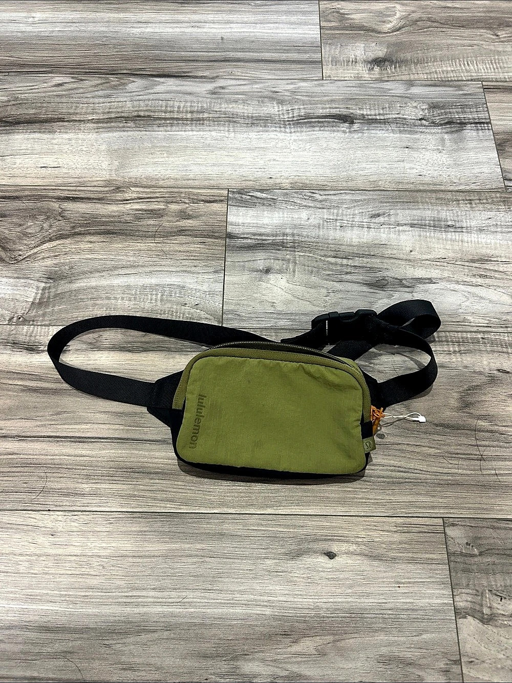 lululemon Everywhere Belt Bag 0.7L Green & Black Crossbody Bag